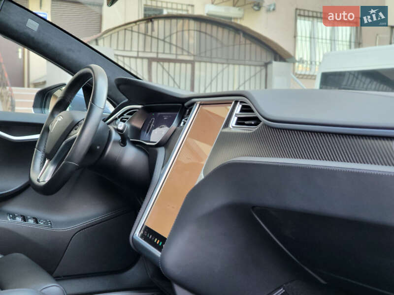 Лифтбек Tesla Model S 2018 в Киеве