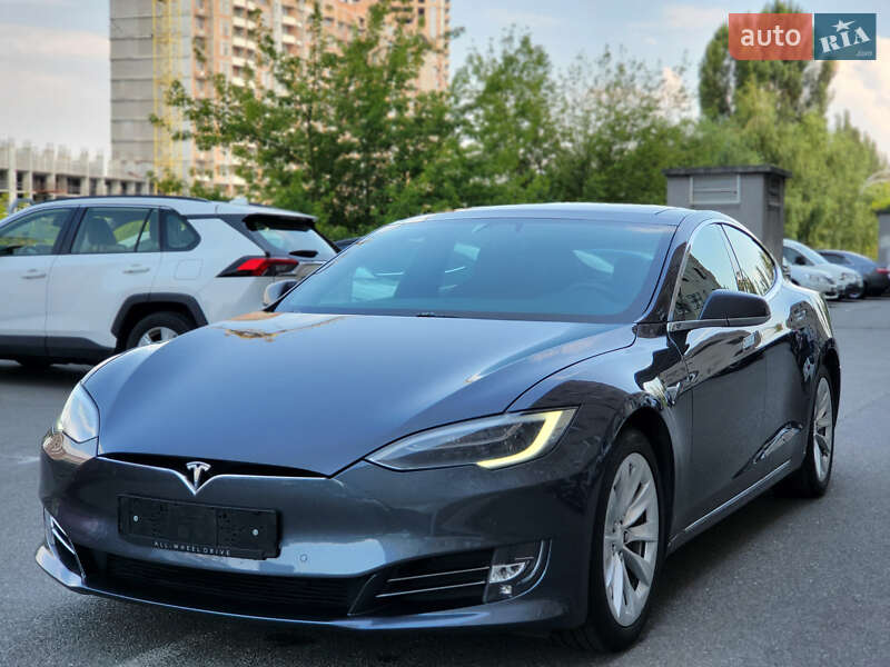 Лифтбек Tesla Model S 2018 в Киеве