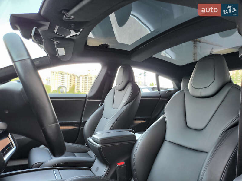 Лифтбек Tesla Model S 2018 в Киеве