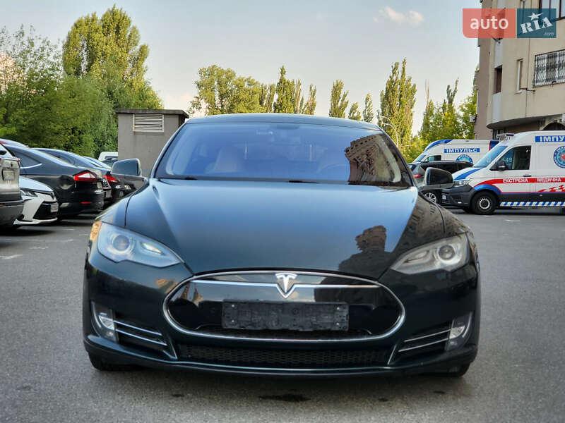 Лифтбек Tesla Model S 2014 в Киеве