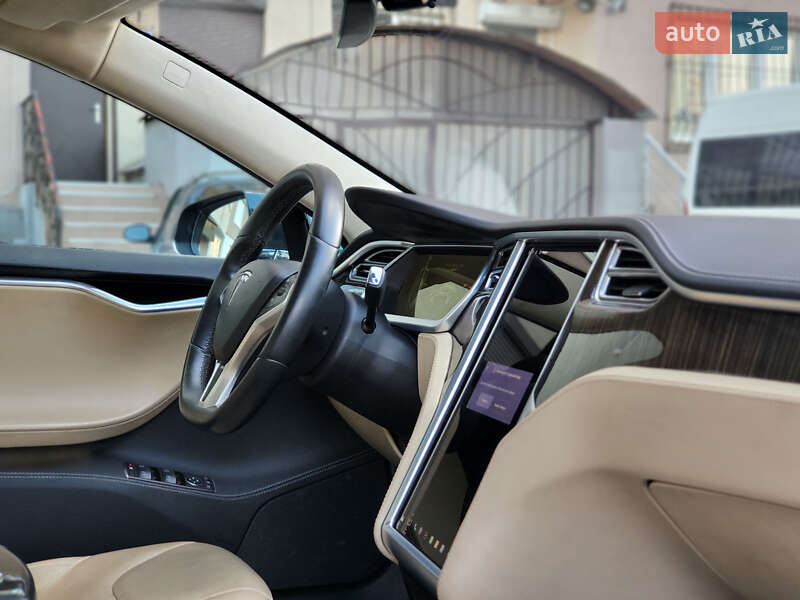 Лифтбек Tesla Model S 2014 в Киеве