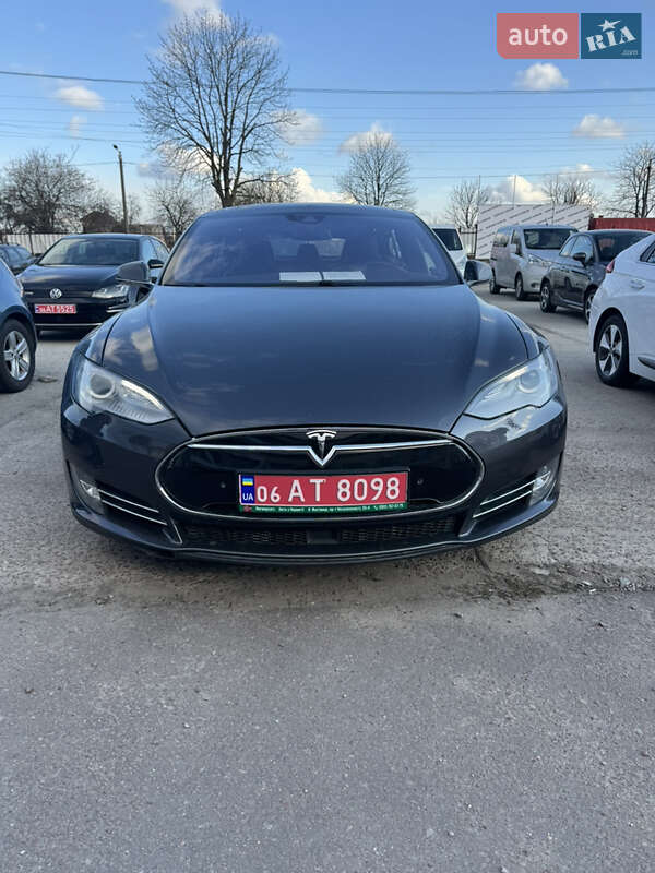 Лифтбек Tesla Model S 2015 в Житомире