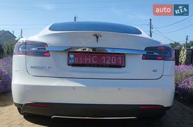 Лифтбек Tesla Model S 2014 в Новояворовске
