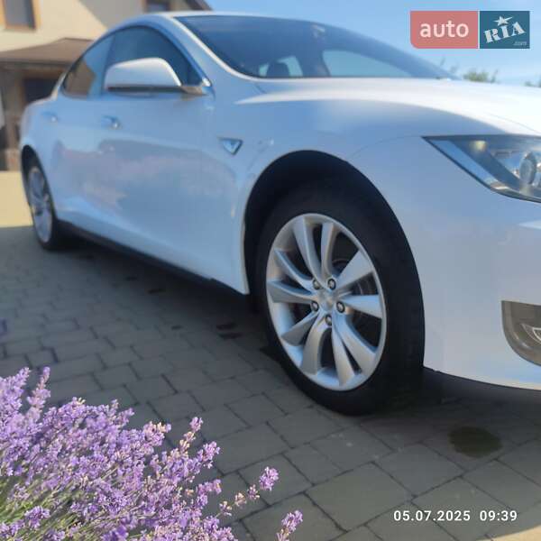 Лифтбек Tesla Model S 2014 в Новояворовске