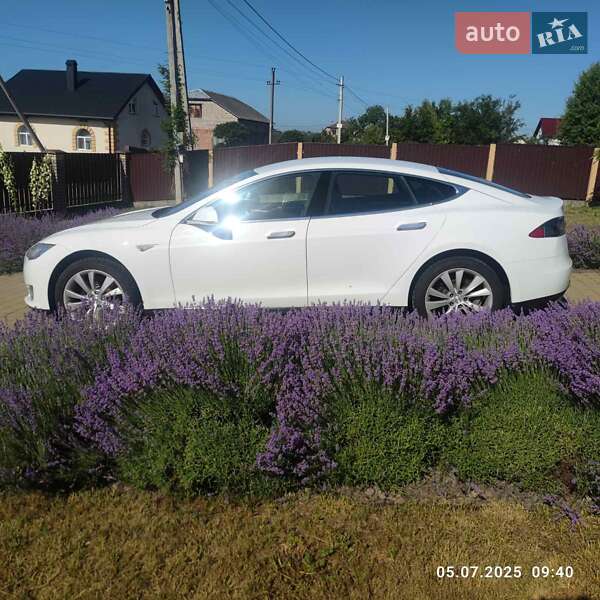 Лифтбек Tesla Model S 2014 в Новояворовске