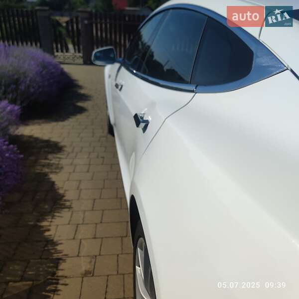 Лифтбек Tesla Model S 2014 в Новояворовске