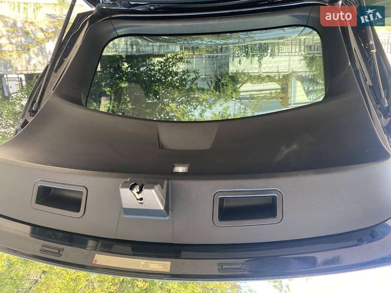 Лифтбек Tesla Model S 2016 в Киеве