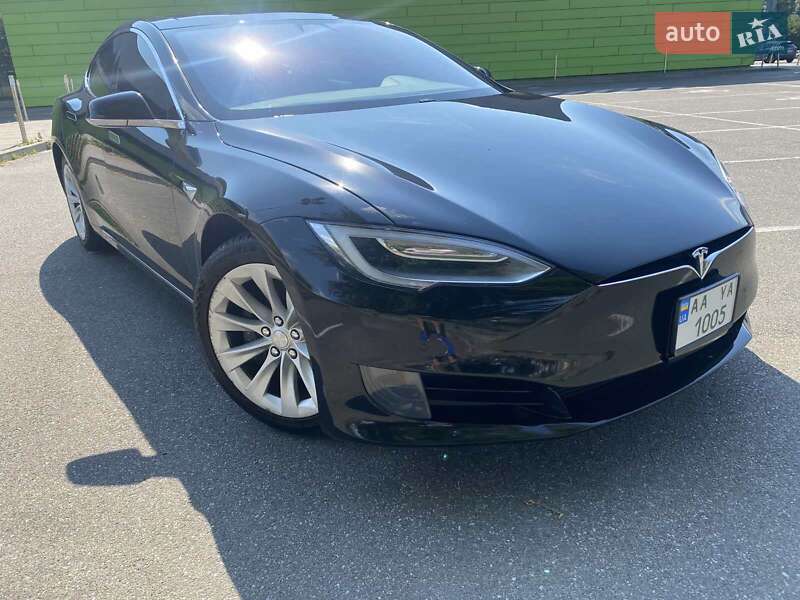 Лифтбек Tesla Model S 2016 в Киеве