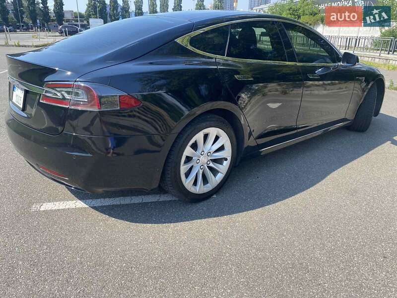 Лифтбек Tesla Model S 2016 в Киеве
