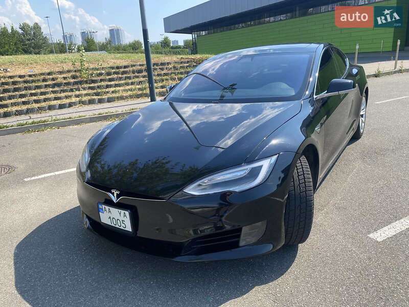 Лифтбек Tesla Model S 2016 в Киеве