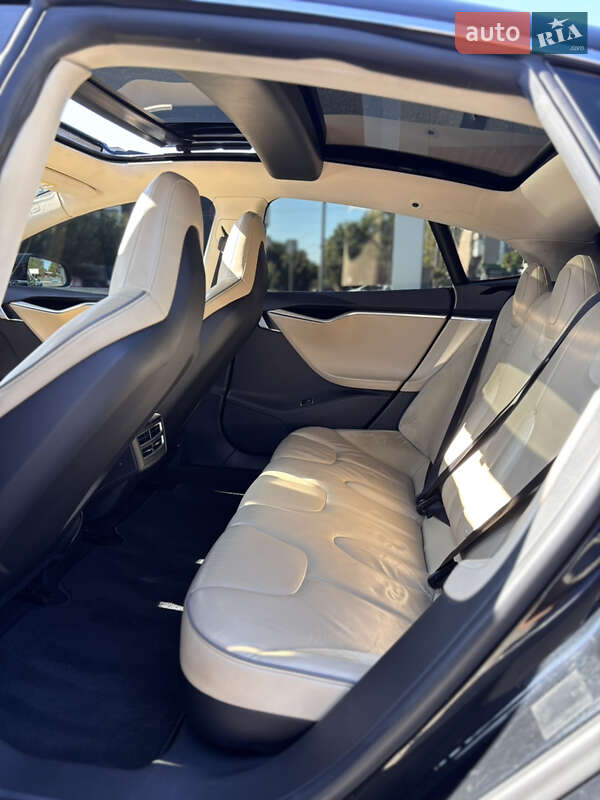 Лифтбек Tesla Model S 2014 в Ужгороде