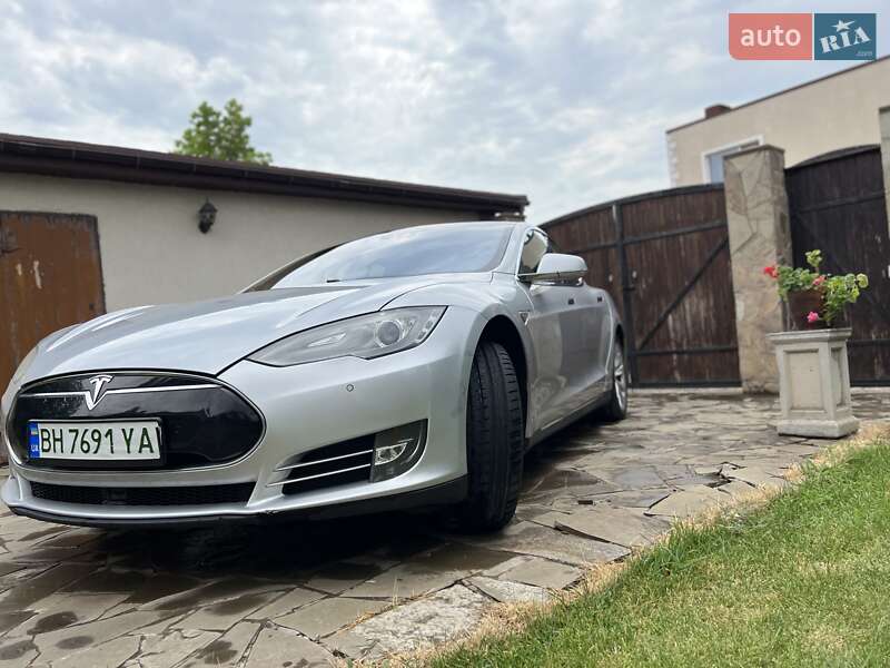 Лифтбек Tesla Model S 2015 в Одессе