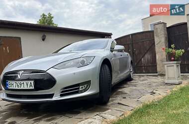 Лифтбек Tesla Model S 2015 в 