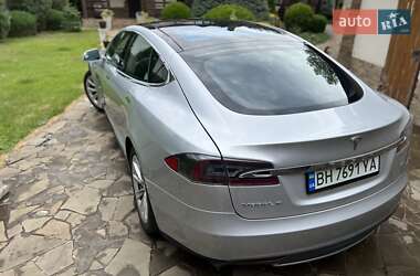 Лифтбек Tesla Model S 2015 в 