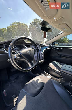 Лифтбек Tesla Model S 2013 в 