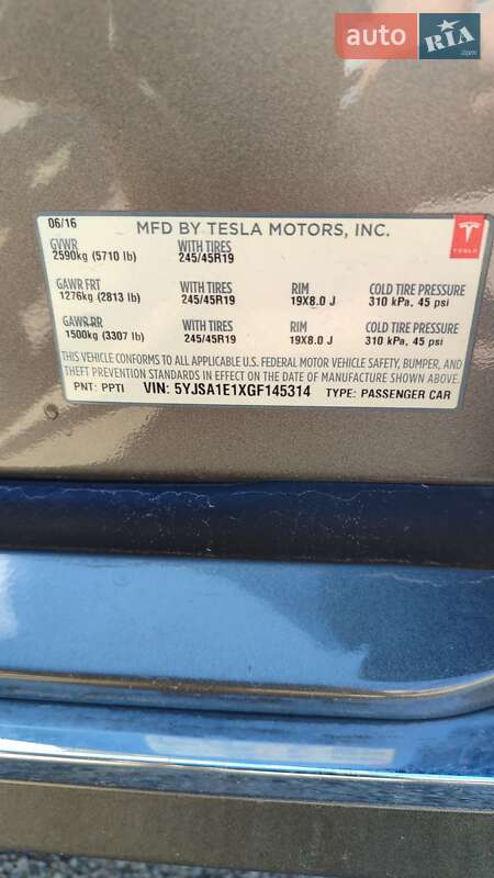 Лифтбек Tesla Model S 2016 в Кагарлыке