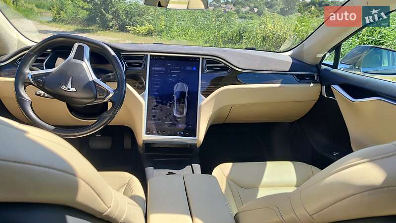 Лифтбек Tesla Model S 2016 в Кагарлыке