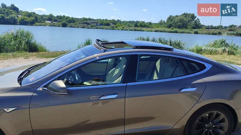 Лифтбек Tesla Model S 2016 в Кагарлыке