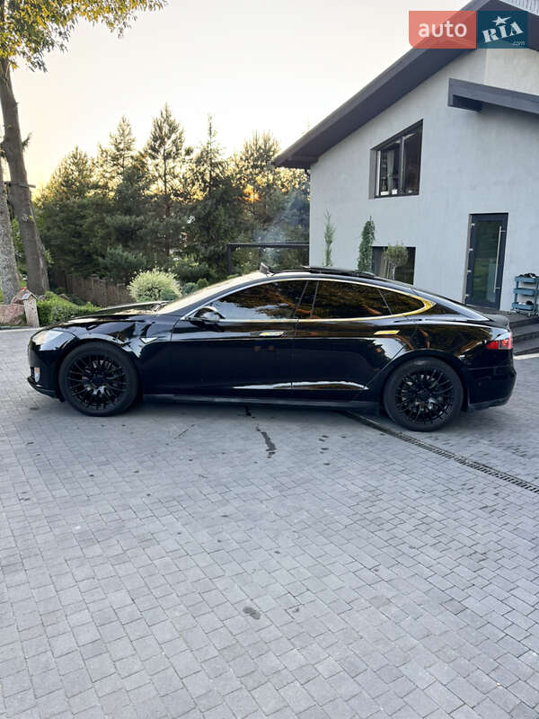 Лифтбек Tesla Model S 2015 в Луцке