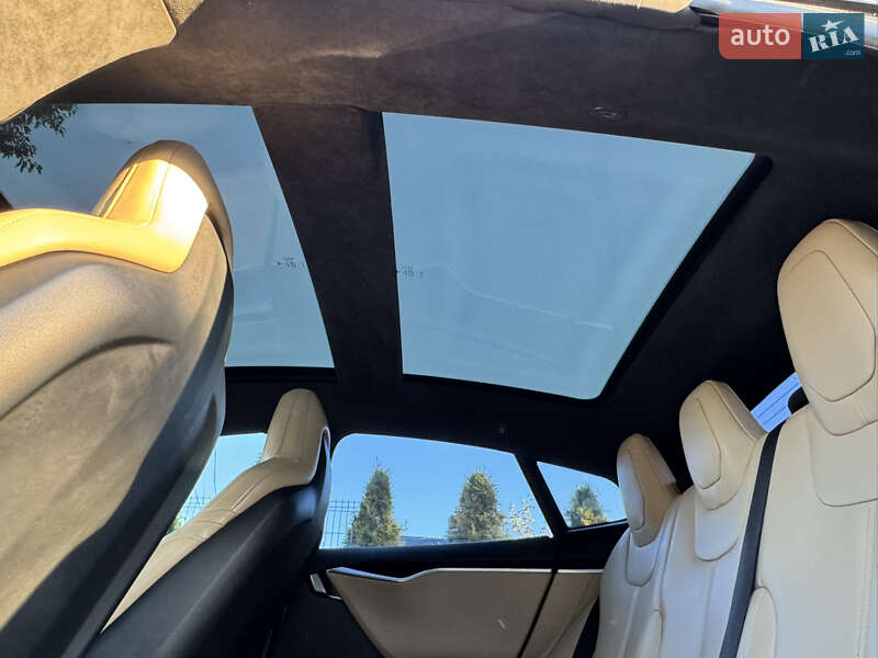 Лифтбек Tesla Model S 2015 в Луцке
