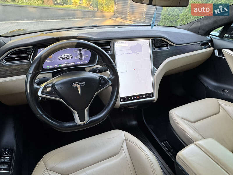 Лифтбек Tesla Model S 2015 в Луцке