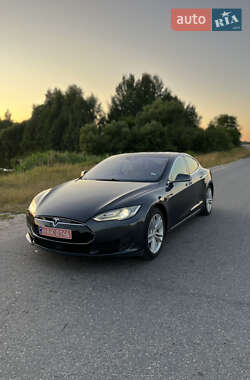 Лифтбек Tesla Model S 2015 в 
