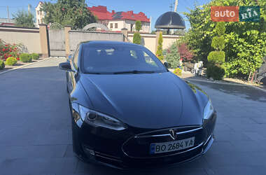 Ліфтбек Tesla Model S 2015 в Івано-Франківську
