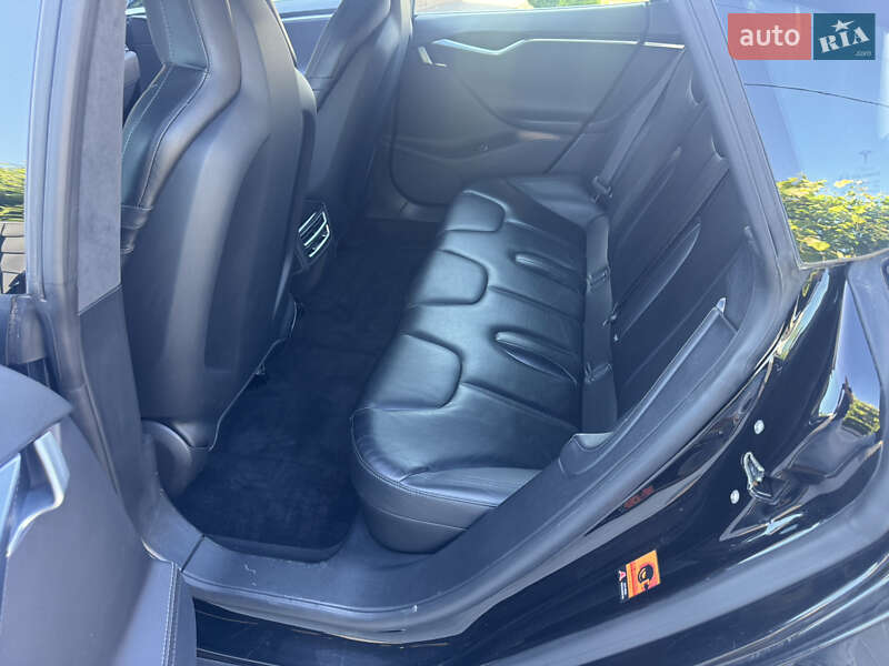 Ліфтбек Tesla Model S 2015 в Івано-Франківську