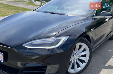 Ліфтбек Tesla Model S 2017 в Львові