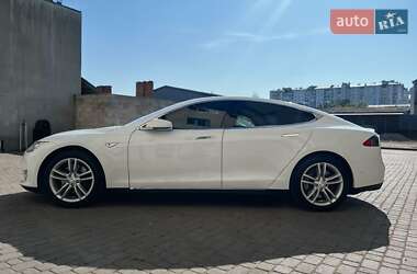 Лифтбек Tesla Model S 2015 в 