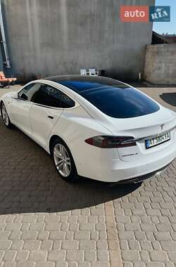 Лифтбек Tesla Model S 2015 в 