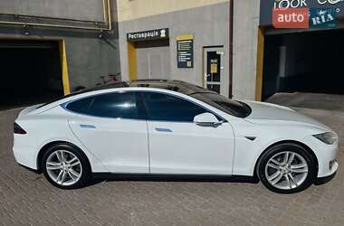 Лифтбек Tesla Model S 2015 в 