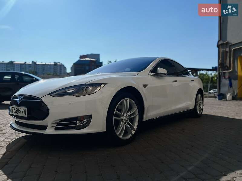 Ліфтбек Tesla Model S 2015 в Івано-Франківську