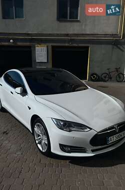 Лифтбек Tesla Model S 2015 в 