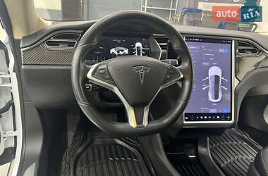 Лифтбек Tesla Model S 2015 в 