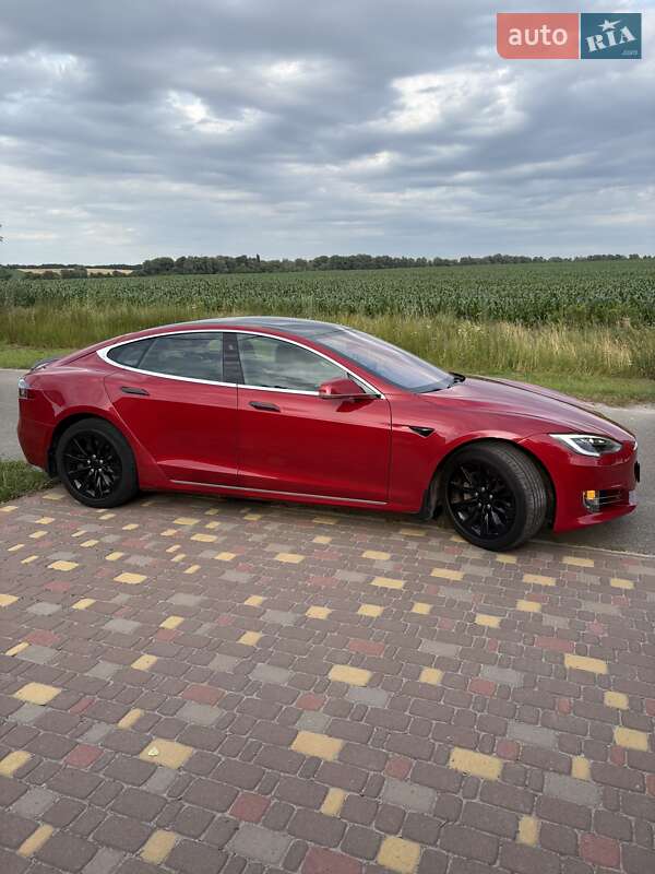 Лифтбек Tesla Model S 2018 в Киеве