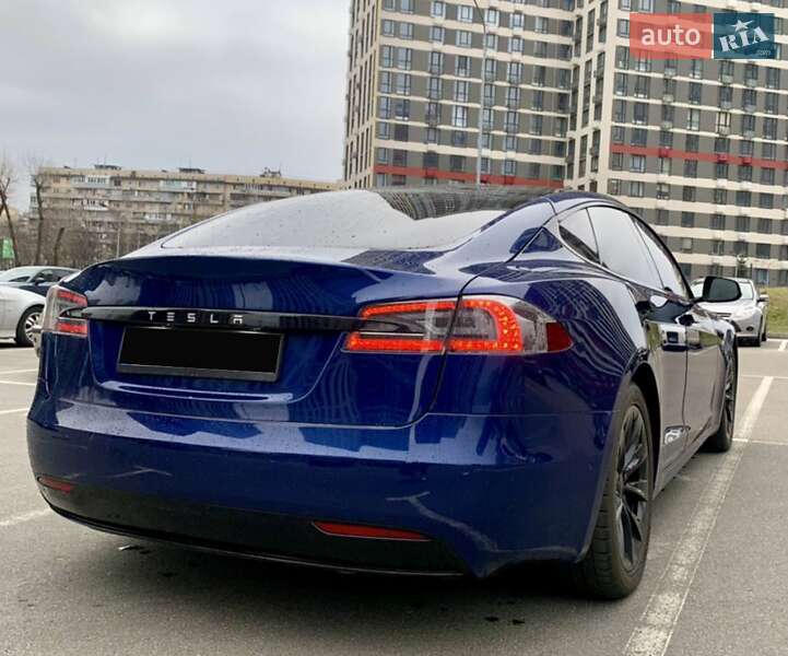 Лифтбек Tesla Model S 2017 в Львове