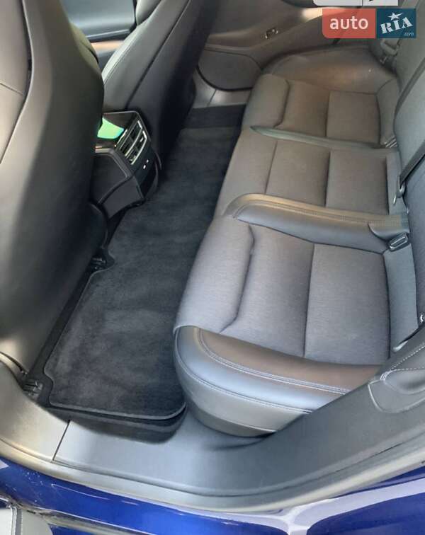 Лифтбек Tesla Model S 2017 в Львове