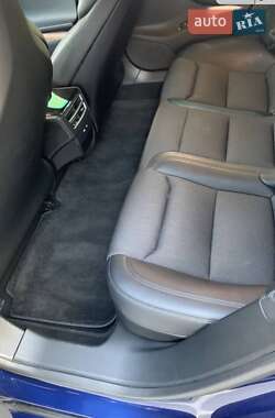 Лифтбек Tesla Model S 2017 в 