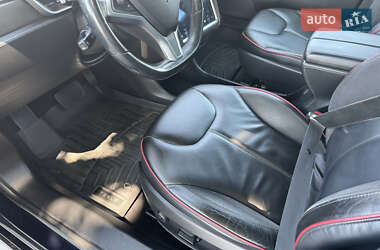 Лифтбек Tesla Model S 2014 в 