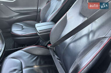 Лифтбек Tesla Model S 2014 в 