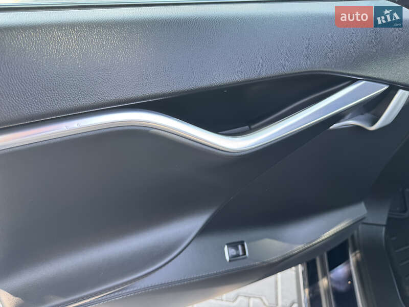 Ліфтбек Tesla Model S 2014 в Одесі
