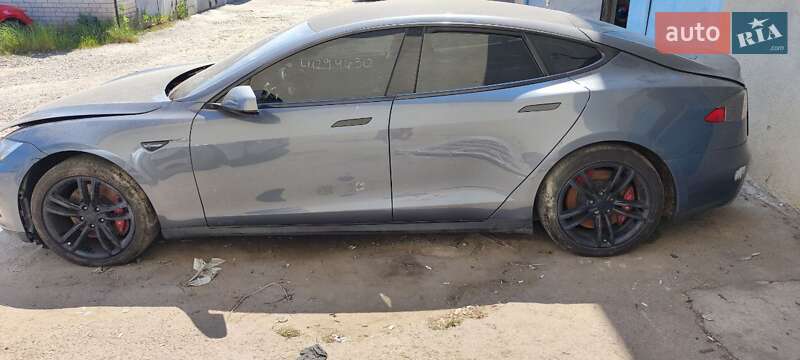 Лифтбек Tesla Model S 2014 в Киеве