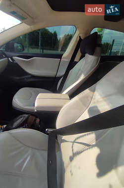 Лифтбек Tesla Model S 2013 в 