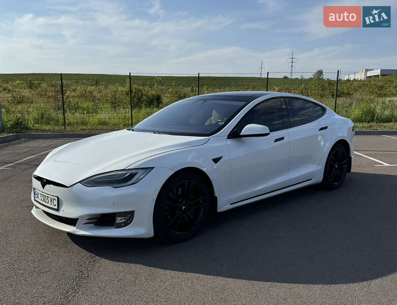 Ліфтбек Tesla Model S 2017 в 