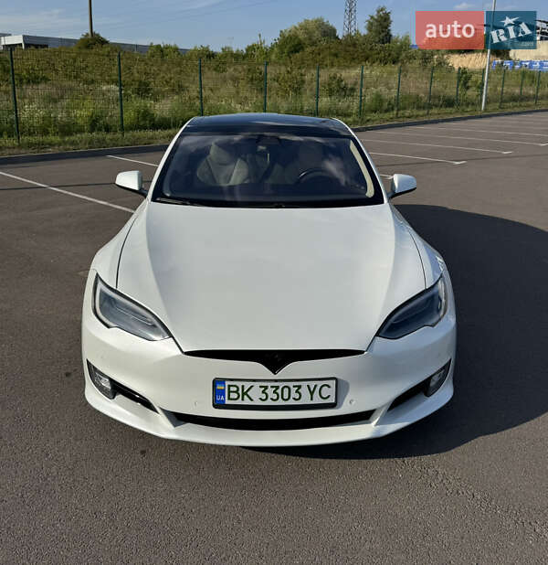 Ліфтбек Tesla Model S 2017 в Рівному