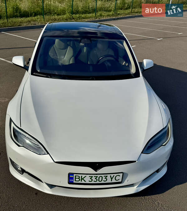 Ліфтбек Tesla Model S 2017 в Рівному