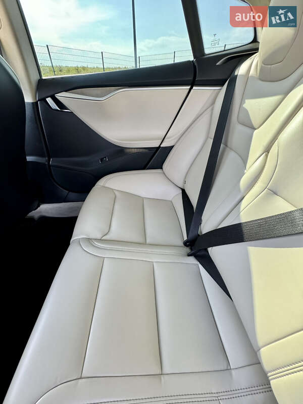 Ліфтбек Tesla Model S 2017 в Рівному