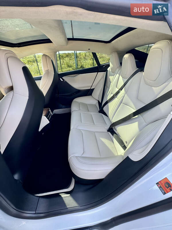 Ліфтбек Tesla Model S 2017 в Рівному