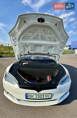 Ліфтбек Tesla Model S 2017 в Рівному